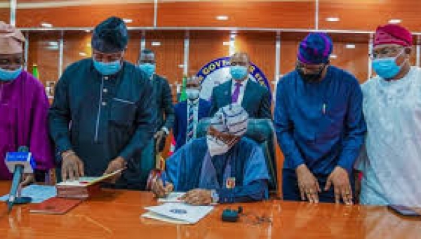 Oyetola signs Osun 2021 appropriation bill into law